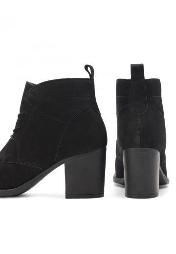 Ботинки на шнуровке