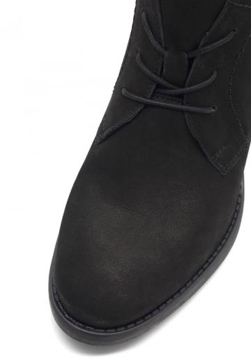 Ботинки на шнуровке