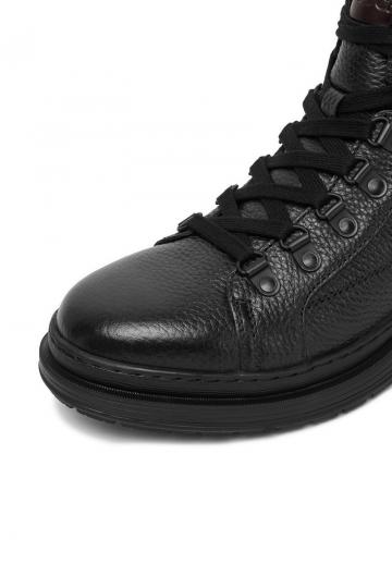 Ботинки на шнуровке