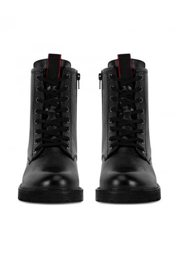 Ботинки на шнуровке