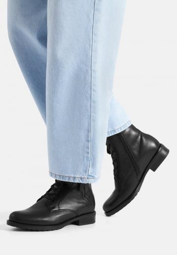 Ботинки на шнуровке