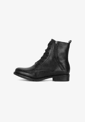 Ботинки на шнуровке