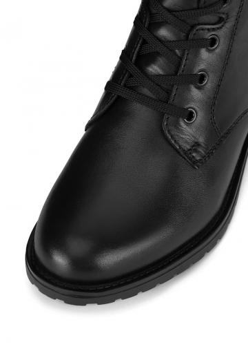 Ботинки на шнуровке