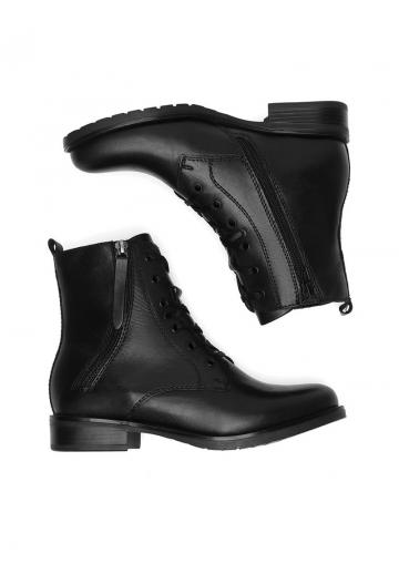 Ботинки на шнуровке