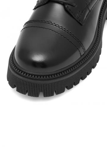 Ботинки на шнуровке