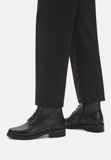 Ботинки на шнуровке