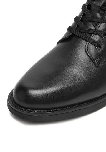 Ботинки на шнуровке