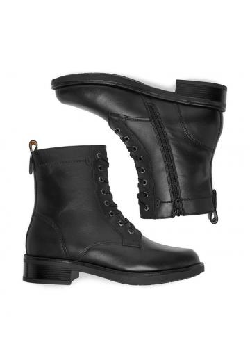 Ботинки на шнуровке
