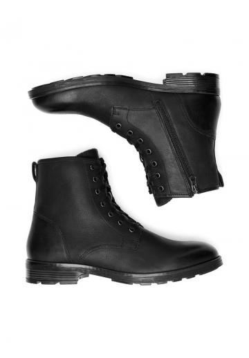 Ботинки на шнуровке