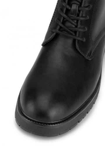 Ботинки на шнуровке