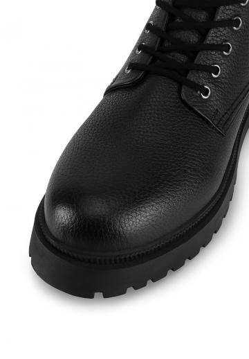 Ботинки на шнуровке