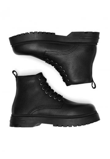 Ботинки на шнуровке