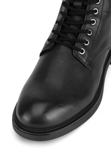 Ботинки на шнуровке
