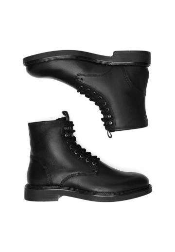 Ботинки на шнуровке