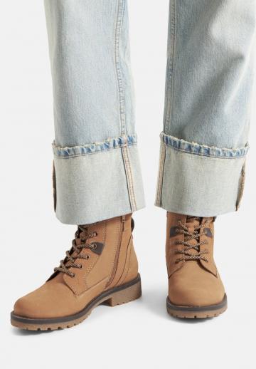 Ботинки на шнуровке