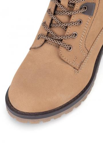 Ботинки на шнуровке
