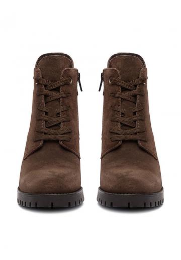 Ботинки на шнуровке