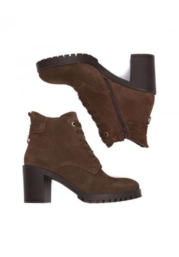 Ботинки на шнуровке