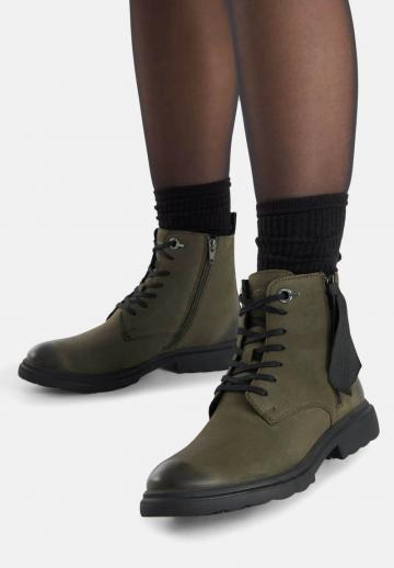 Ботинки на шнуровке