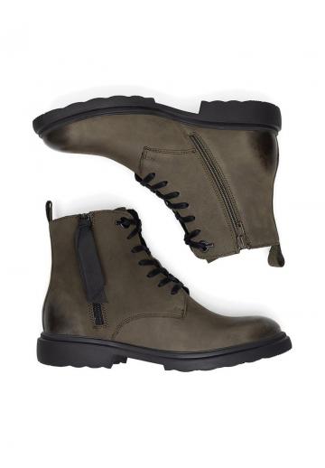 Ботинки на шнуровке