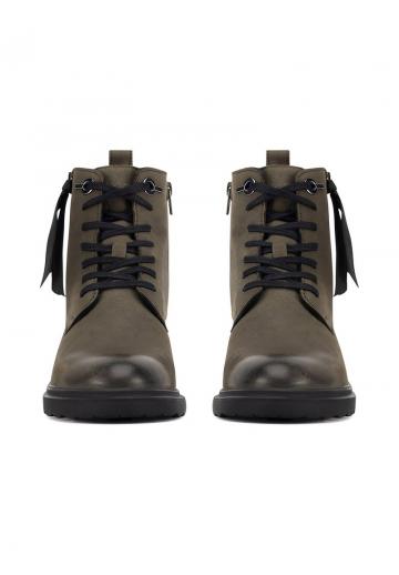 Ботинки на шнуровке