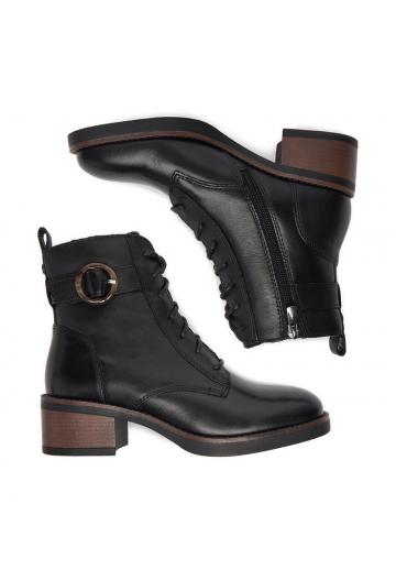 Ботинки на шнуровке