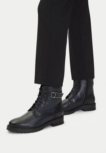 Ботинки на шнуровке