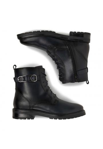 Ботинки на шнуровке