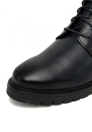 Ботинки на шнуровке