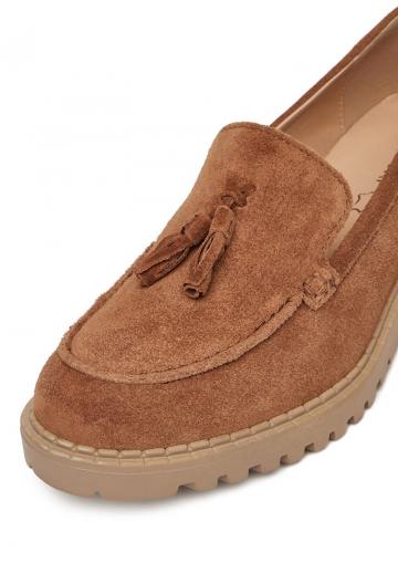 Туфли с высоким носом