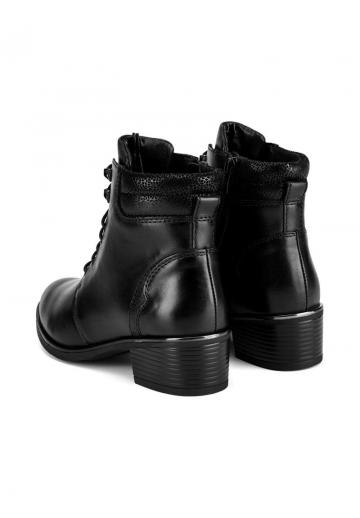 Ботинки на шнуровке