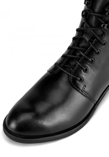 Ботинки на шнуровке