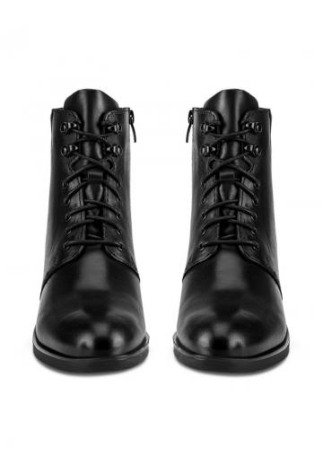 Ботинки на шнуровке
