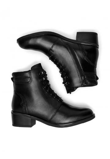 Ботинки на шнуровке