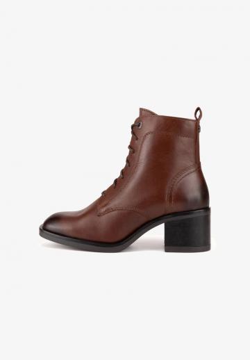 Ботинки на шнуровке