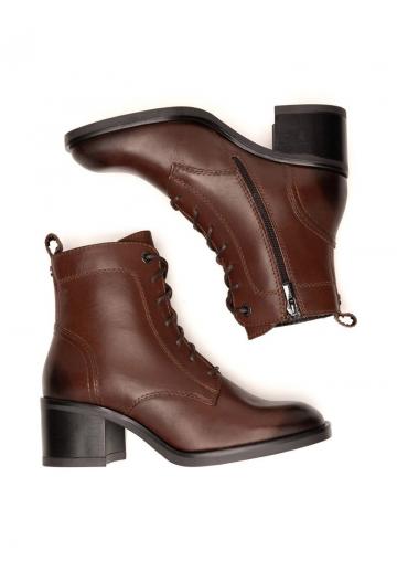 Ботинки на шнуровке