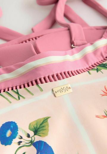 Слитный купальник