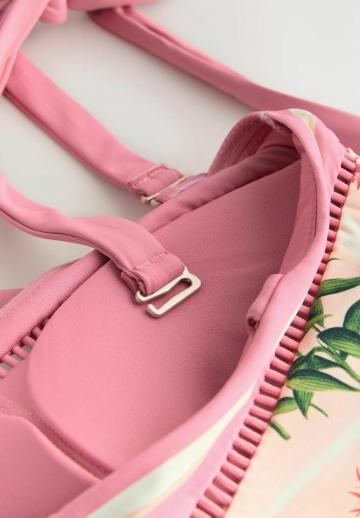 Слитный купальник