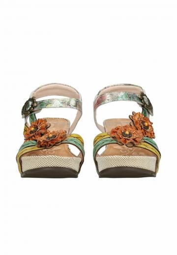 Босоножки на танкетке