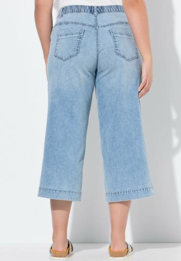 Короткие джинсы