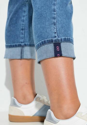 Короткие джинсы