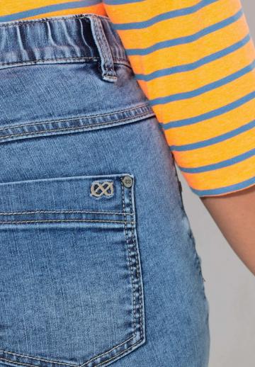 Короткие джинсы