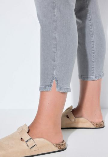 Короткие джинсы