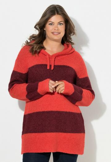Пуловер в полоску