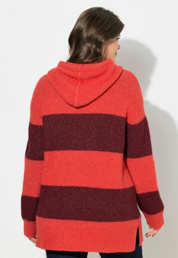 Пуловер в полоску