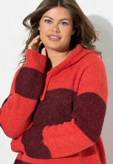 Пуловер в полоску