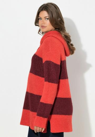 Пуловер в полоску