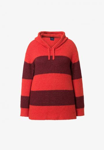 Пуловер в полоску