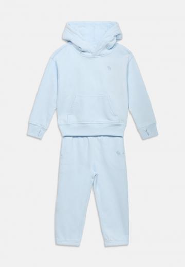 Набор одежды