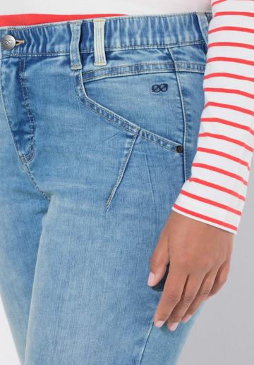 Узкие джинсы